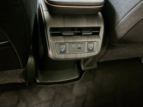 Used 2024 Nissan Ariya AWD image 28