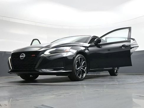 Used 2024 Nissan Altima 2.5 SR w/ SR Premium Package image 45