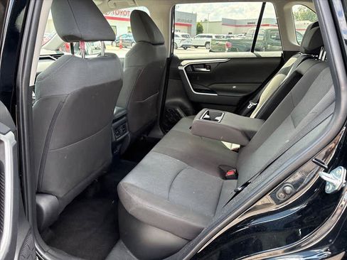 Used 2025 Toyota RAV4 XLE AWD/4WD image 9