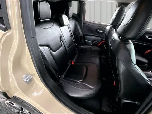 Used 2016 Jeep Renegade Trailhawk AWD/4WD image 26