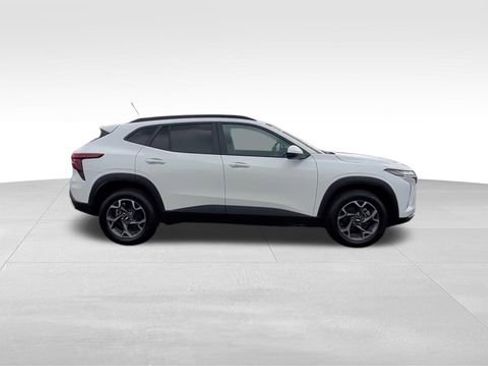 Used 2024 Chevrolet Trax LT w/ Driver Confidence Package image 9