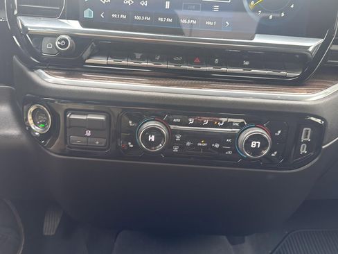 Used 2025 Chevrolet Silverado 2500 LT w/ Convenience Package image 24