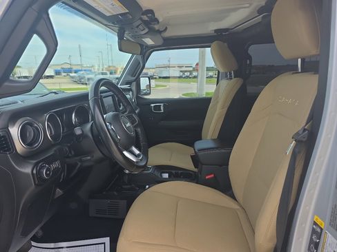 Used 2022 Jeep Wrangler Unlimited Sahara AWD/4WD image 7
