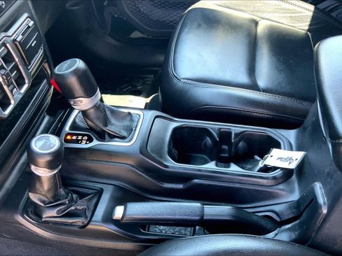 Used 2021 Jeep Gladiator Sport AWD/4WD image 16