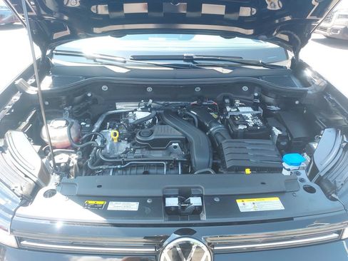 Certified 2025 Volkswagen Taos SE AWD/4WD image 30