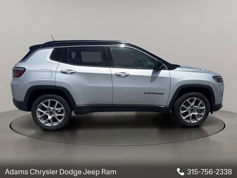 Used 2025 Jeep Compass Limited AWD/4WD image 6