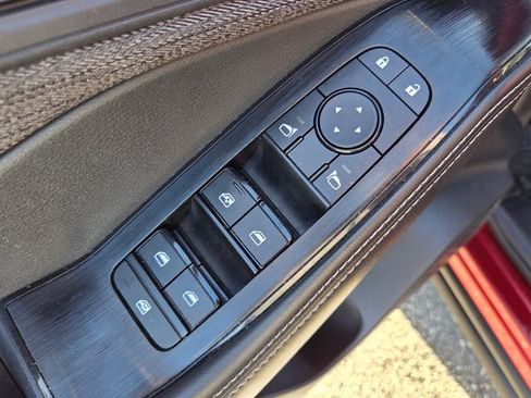 Used 2023 Nissan Rogue SV image 33