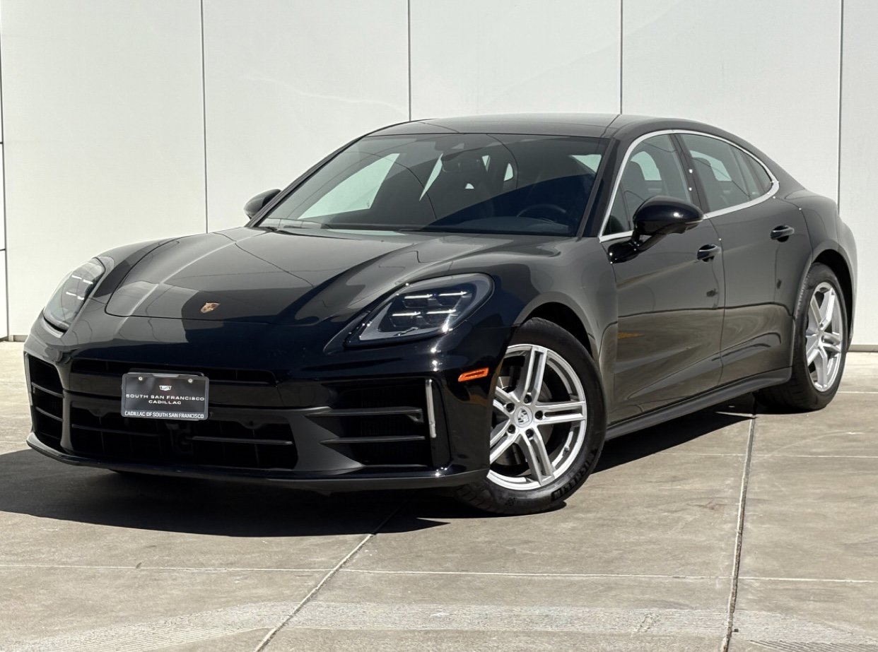 Used 2025 Porsche Panamera RWD image 2