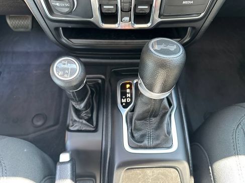 Used 2022 Jeep Wrangler Unlimited Sport AWD/4WD image 32
