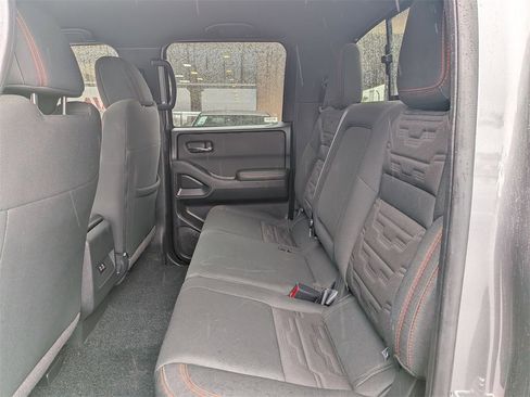 Used 2024 Nissan Frontier PRO-4X image 27