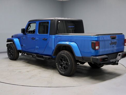 Used 2022 Jeep Gladiator Willys image 11