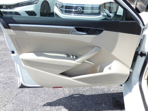 Used 2016 Volkswagen Passat 1.8T SE image 9