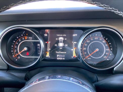 Used 2023 Jeep Gladiator Overland image 25