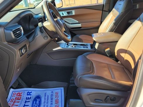 Used 2024 Ford Explorer King Ranch w/ Technology Package RWD image 5
