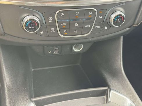 Used 2020 Chevrolet Traverse LT w/ LT Premium Package AWD/4WD image 35
