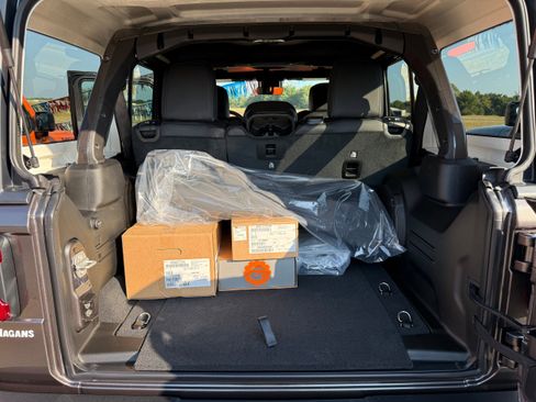 New 2025 Jeep Wrangler Unlimited Rubicon w/ Steel Bumper Group image 13