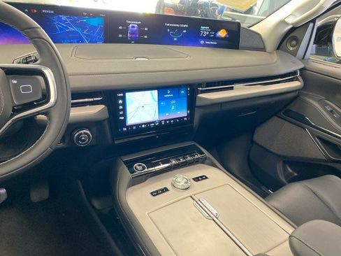 New 2025 Lincoln Navigator Reserve AWD/4WD image 24