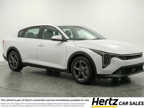 Used 2025 Kia K4 LXS image 1