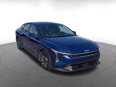 Used 2025 Kia K4 FWD image 2