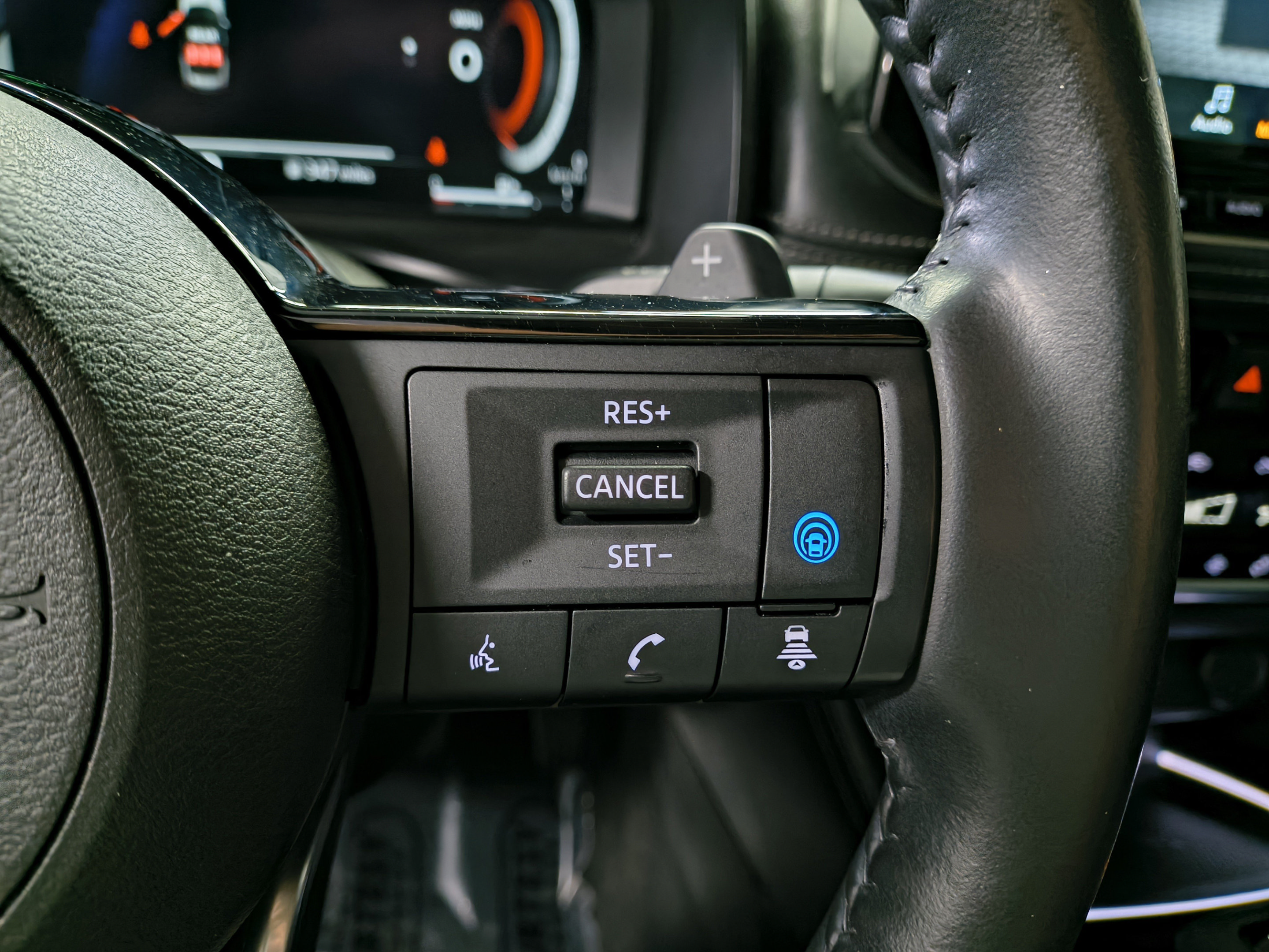 Certified 2023 Nissan Rogue Platinum w/ Platinum Premium Package FWD image 32