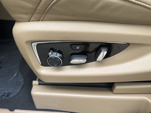 Used 2019 Cadillac Escalade Platinum AWD/4WD image 4