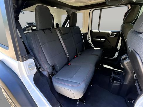 Used 2026 Jeep Wrangler Unlimited Rubicon AWD/4WD image 21
