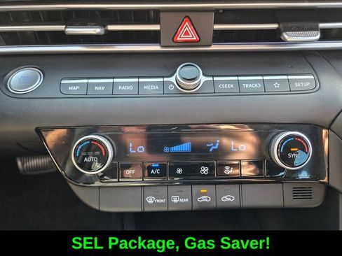 Used 2024 Hyundai Elantra SEL FWD image 23