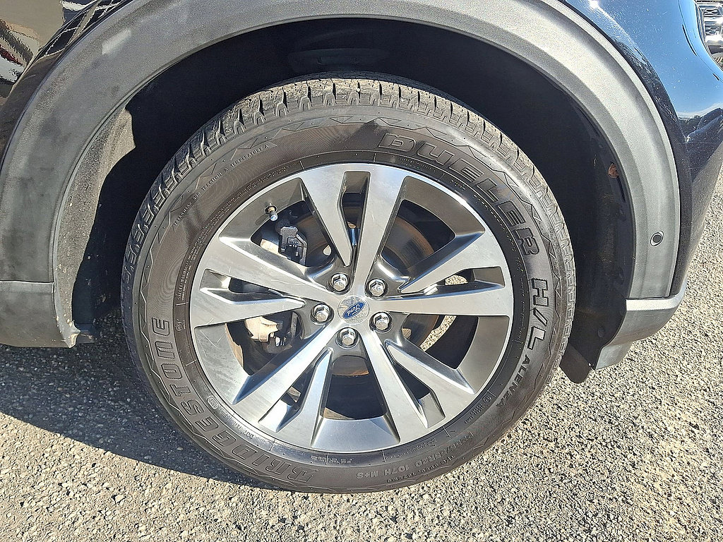 Used 2020 Ford Explorer Platinum w/ Premium Technology Package AWD/4WD image 33