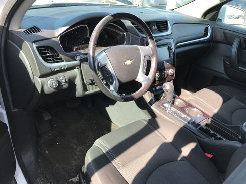 Used 2017 Chevrolet Traverse LT image 7