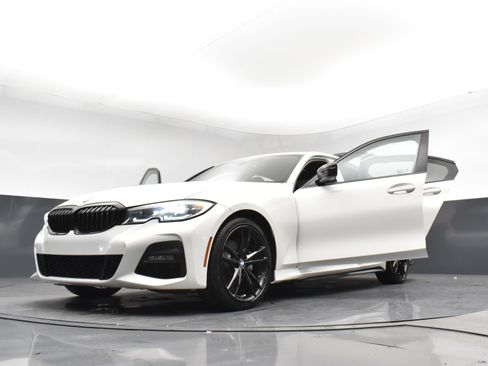 Used 2021 BMW 330i xDrive Sedan w/ M Sport Package AWD/4WD image 33