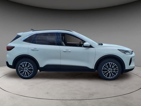 New 2024 Ford Escape SE image 10