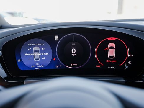 New 2025 Porsche Macan 4S Electric image 15