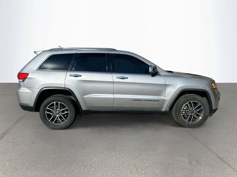 Used 2019 Jeep Grand Cherokee Limited AWD/4WD image 3