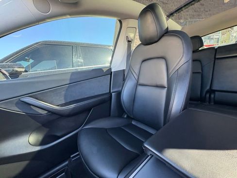 Used 2022 Tesla Model Y Long Range AWD/4WD image 23