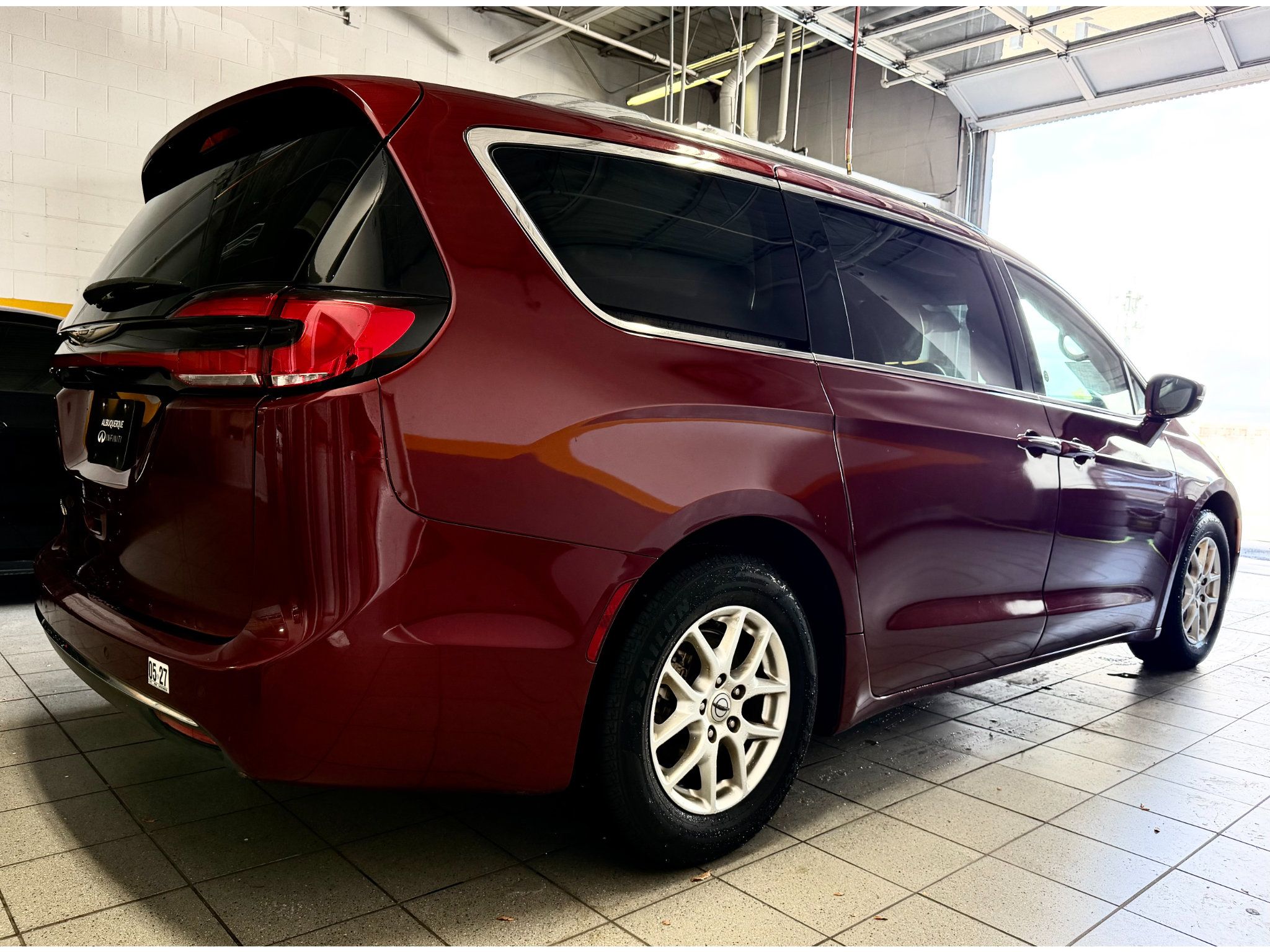 Used 2021 Chrysler Pacifica Touring-L FWD image 7