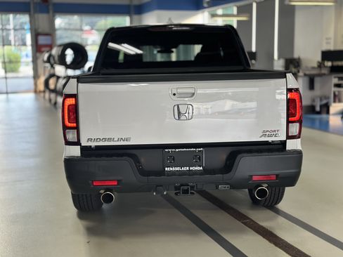 Used 2023 Honda Ridgeline Sport image 6