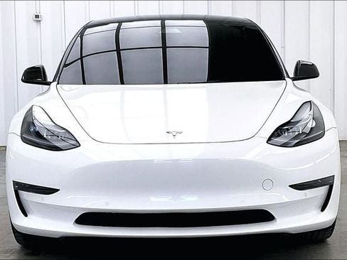 Used 2021 Tesla Model 3 Standard Range Plus RWD image 3