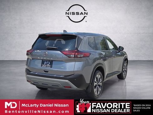 Used 2023 Nissan Rogue SV FWD image 5