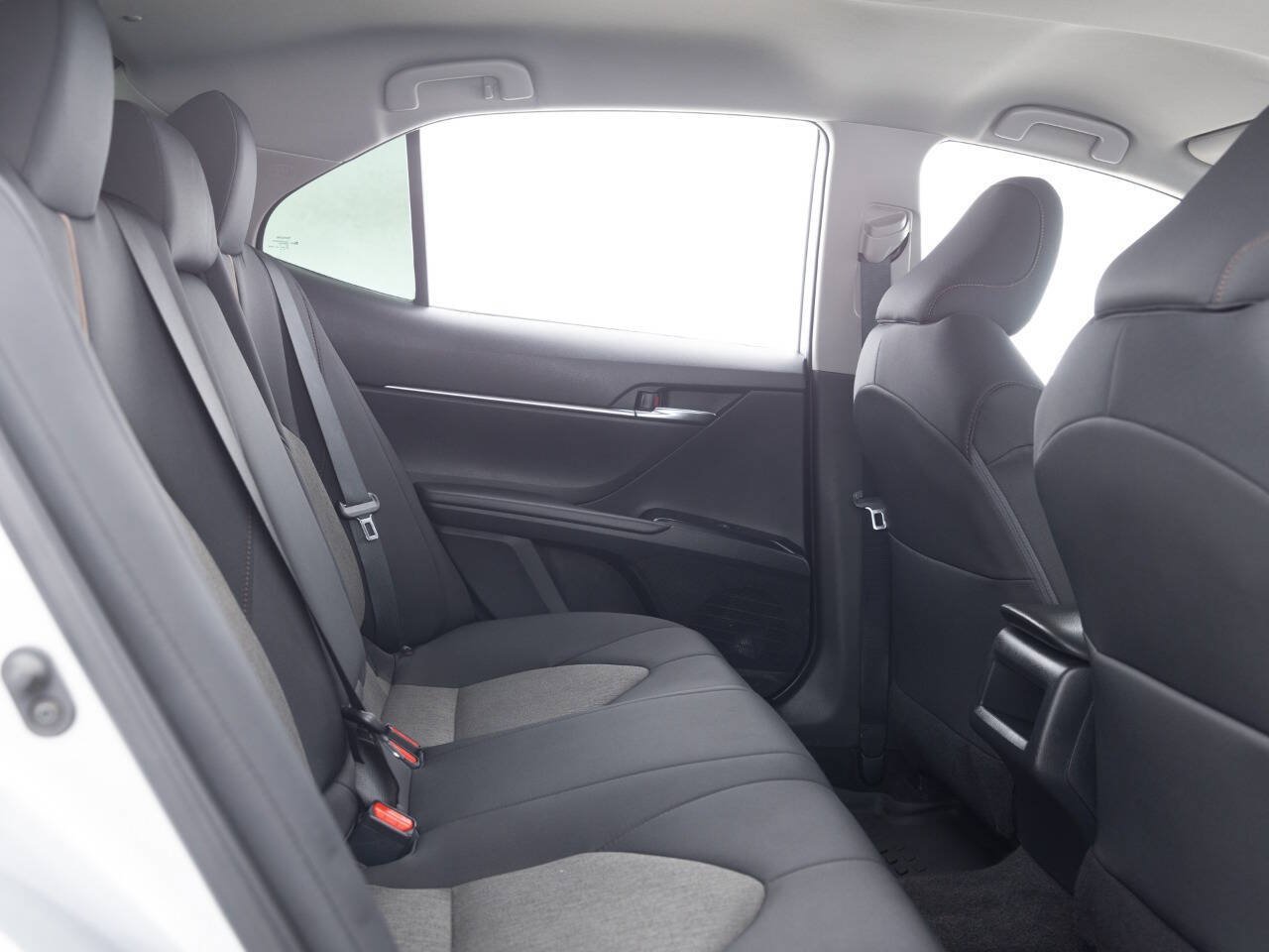 Used 2020 Toyota Camry LE FWD image 29