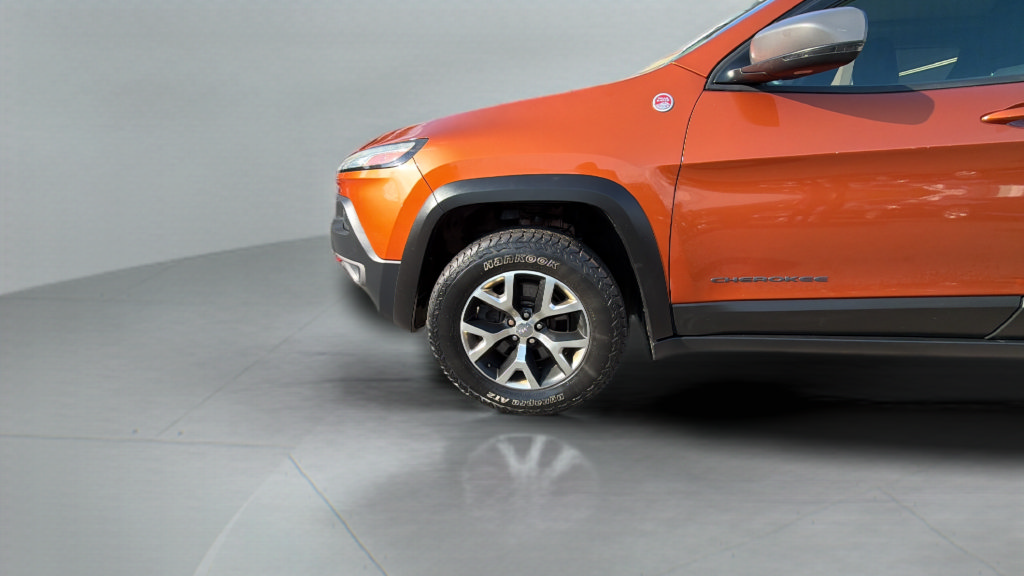 Used 2015 Jeep Cherokee Trailhawk w/ Comfort/Convenience Group AWD/4WD image 32