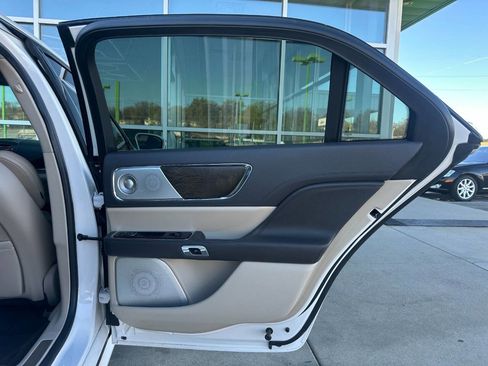 Used 2017 Lincoln Continental Reserve w/ Luxury Package image 23