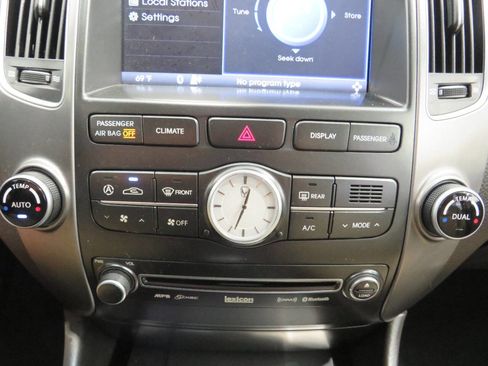 Used 2012 Hyundai Equus Signature image 22