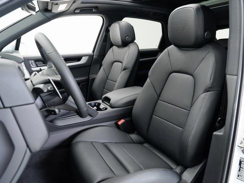 New 2025 Porsche Cayenne image 5