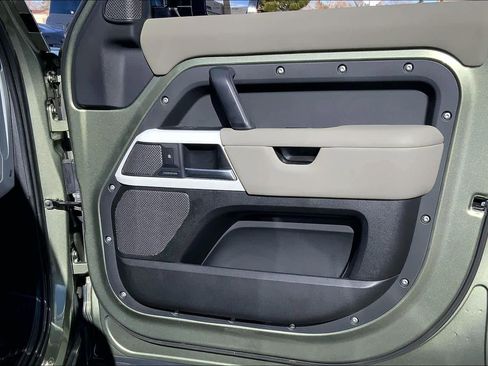 Used 2021 Land Rover Defender 110 SE image 20