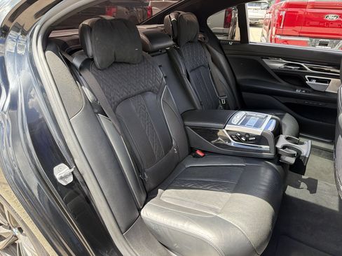 Used 2019 BMW 750i xDrive AWD/4WD image 23