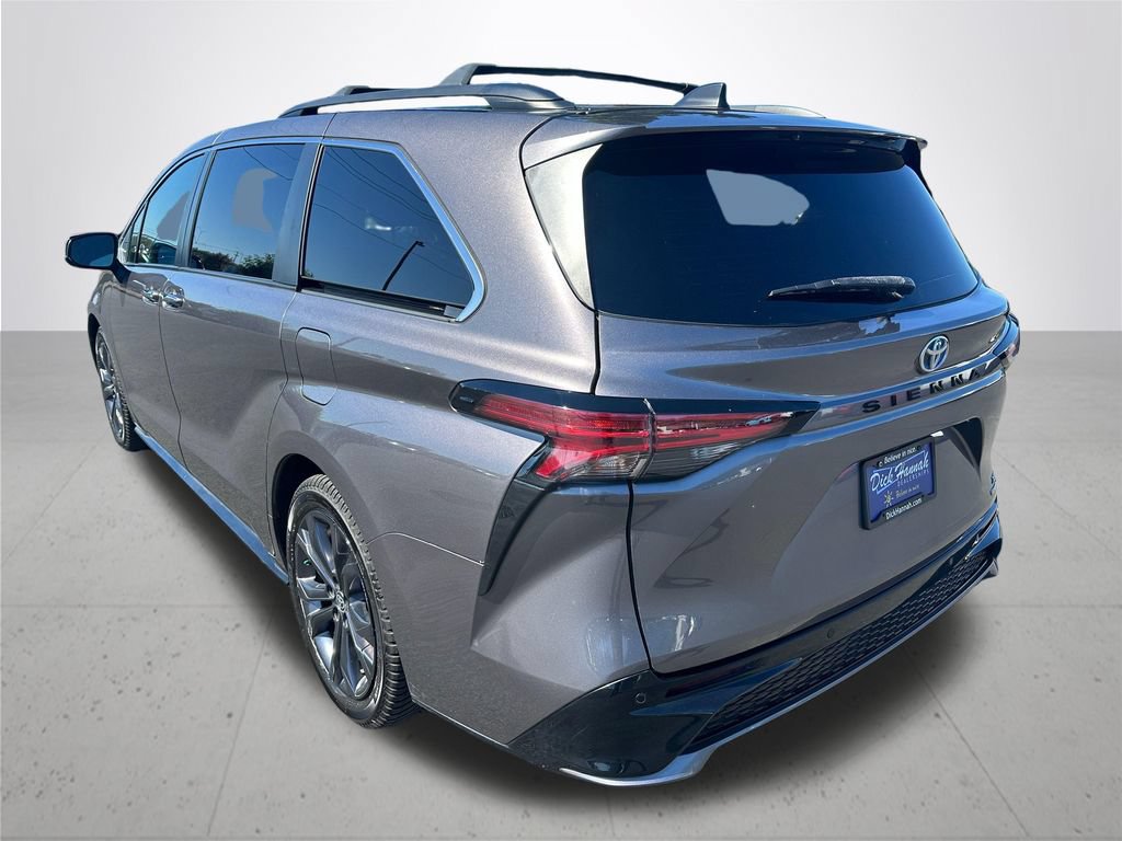 Used 2022 Toyota Sienna XSE w/ XSE Plus Package FWD image 9