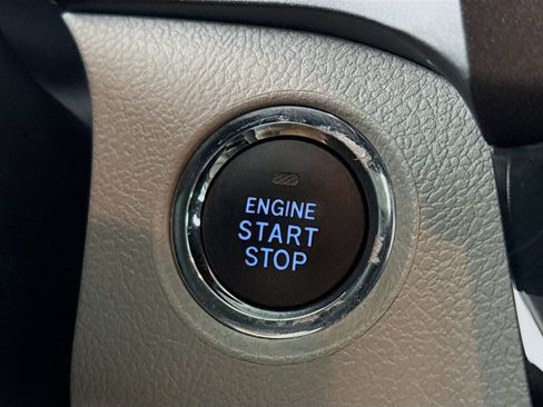 Used 2020 Toyota Sienna XLE FWD image 21