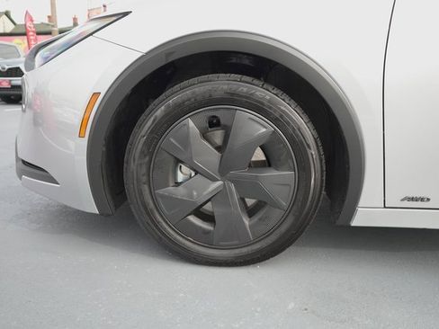 Certified 2025 Toyota Prius LE image 34