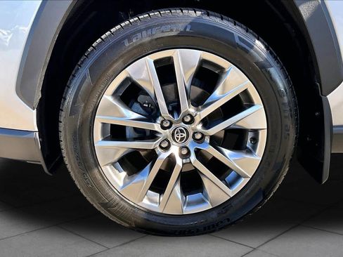 Used 2021 Toyota RAV4 XLE Premium FWD image 10