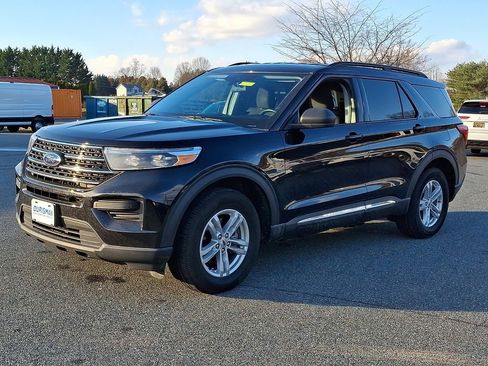 Certified 2022 Ford Explorer XLT w/ Class IV Trailer Tow Package image 3